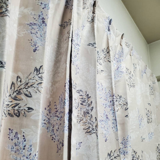 新居のカーテン