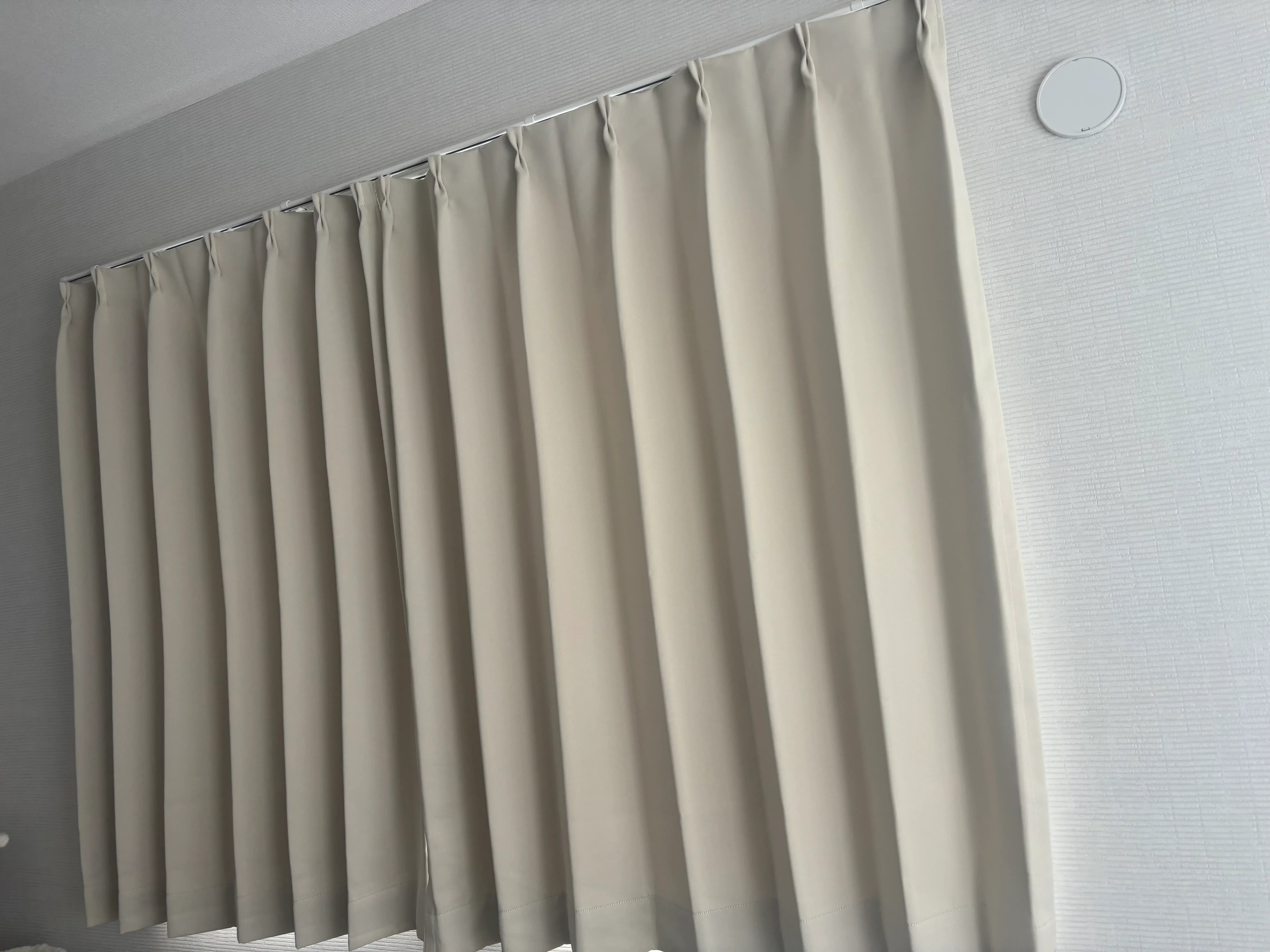 リサ・アイボリーをオーダー – 満天カーテン